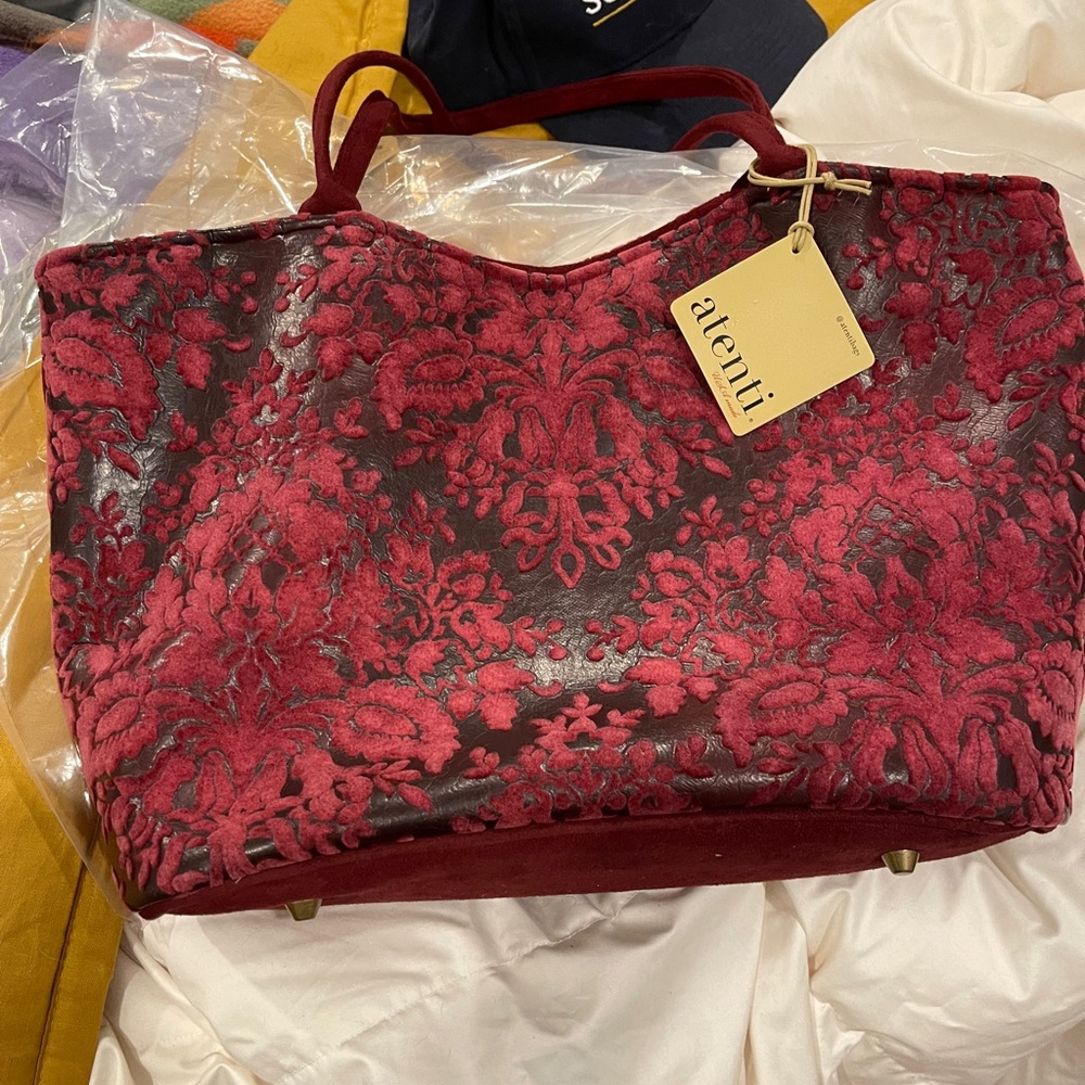 Tote bag with clutch included